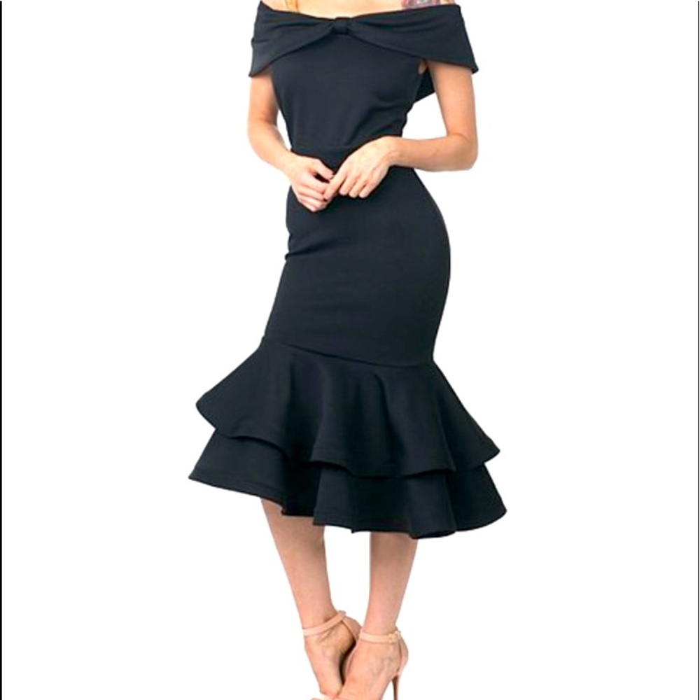 RIHANNA OFF THE SHOULDER TRUMPET DRESS